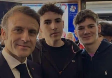 Emmanuel Macron signe un mot d'excuse