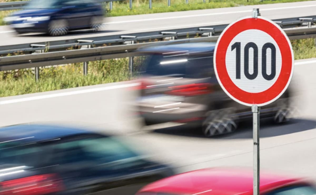 Sur la route, a-t-on le droit de dépasser la limite de vitesse pour