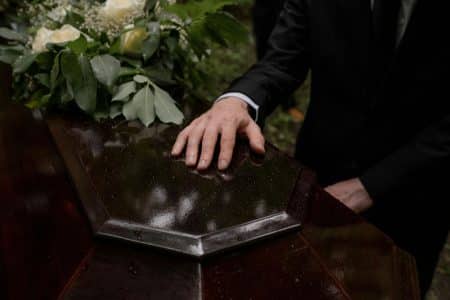 Dans le nord de la France, un homme de 67 ans meurt pendant les obsèques de sa mère