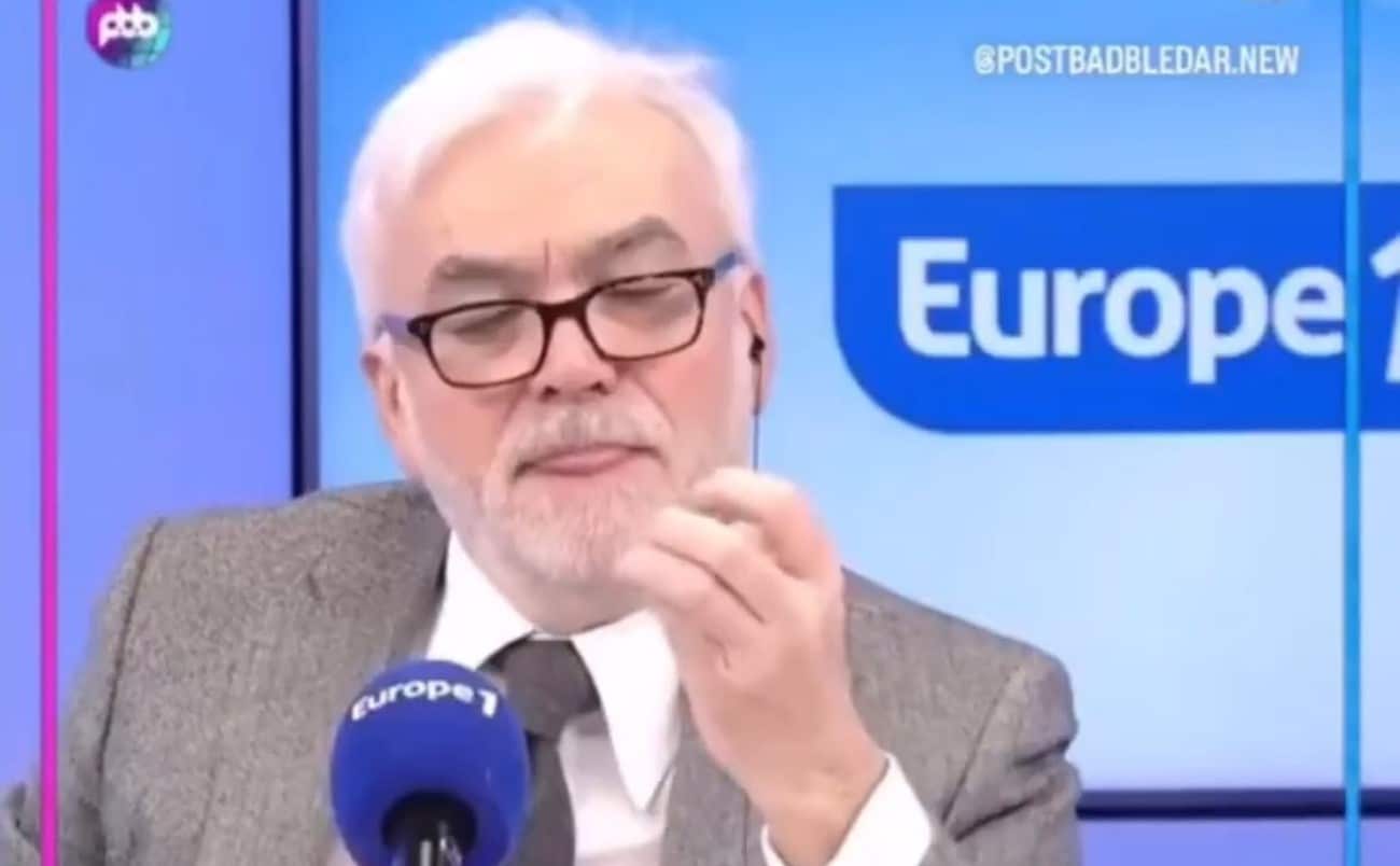 Pascal Praud surpris en train de se curer le nez
