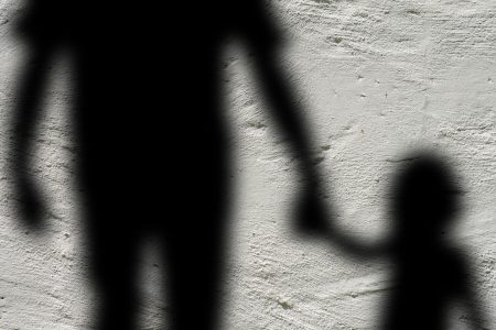 Un réseau péd*criminel impliquant un assistant familial démantelé en France