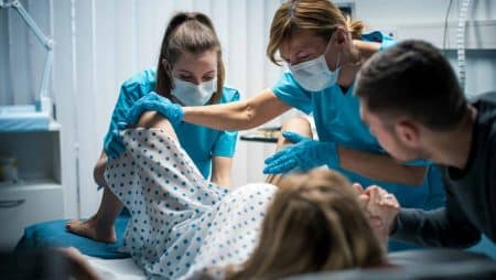 Adolescente accouchement imprevu
