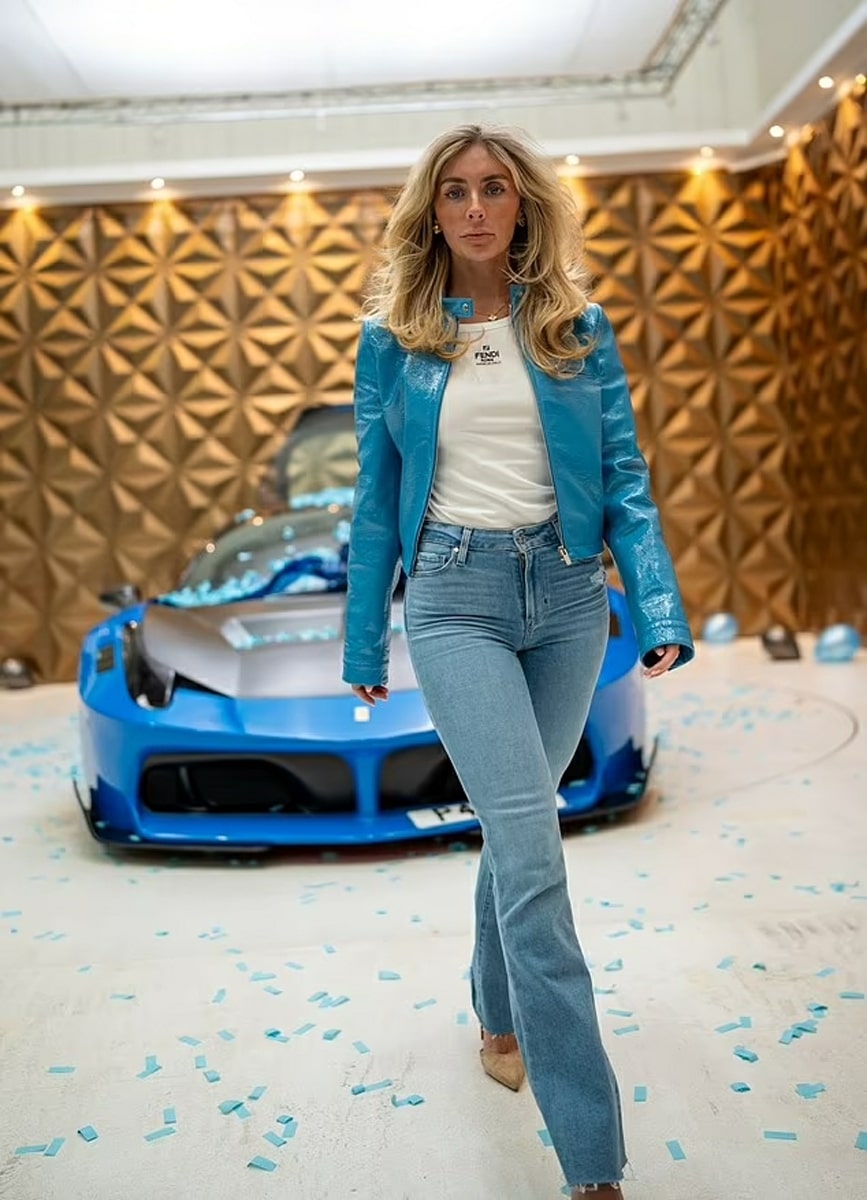 Bonnie Blue, la star du p*rno, s’affiche avec sa nouvelle Ferrari à 500