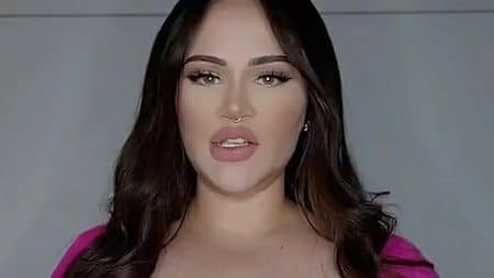 Femme-seins-gigantesques