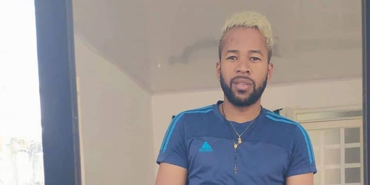 Footballeur incercere salvador