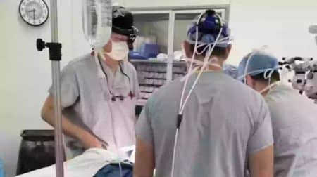 Homme operation oeil