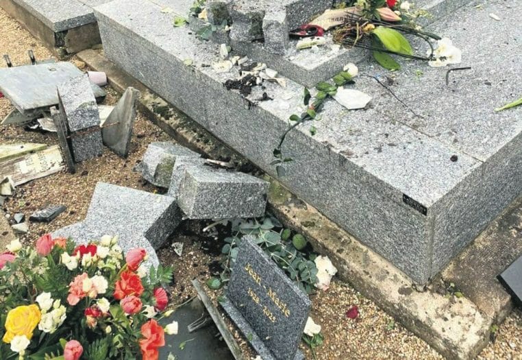Le Pen Profanation tombe