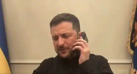 Volodymyr Zelensky interrompu par Emmanuel Macron