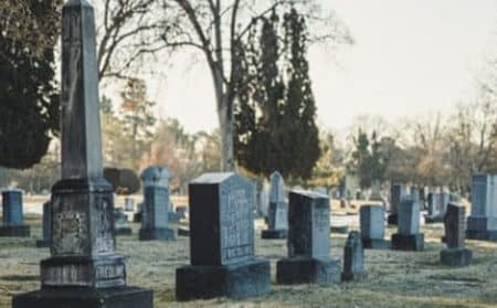 cimetière caveau tomber fille tombe actualité