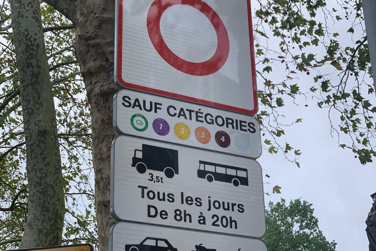 Si vous circulez dans ces 42 villes en 2025, la vignette Crit'air est ...