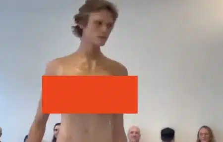 defile fashion week poitrine