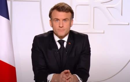 La Russie est-elle vraiment une menace pour la France comme l'a affirmé Emmanuel Macron dans son allocution ?