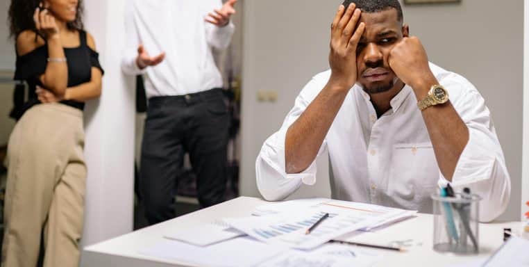 Employé accusé de vol