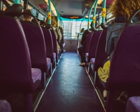 une lycéenne agressée par deux jeunes filles dans un bus après avoir mangé un sandwich pendant le ramadan