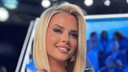kelly vedovelli seclate pendant ses vacances