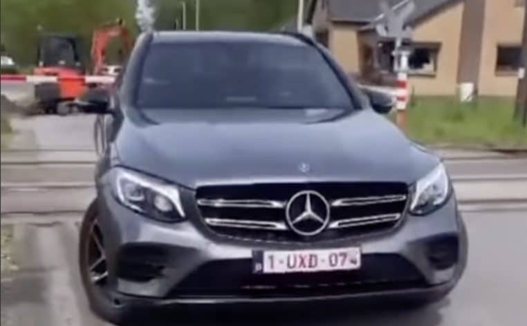 voiture accident train infos vidéo