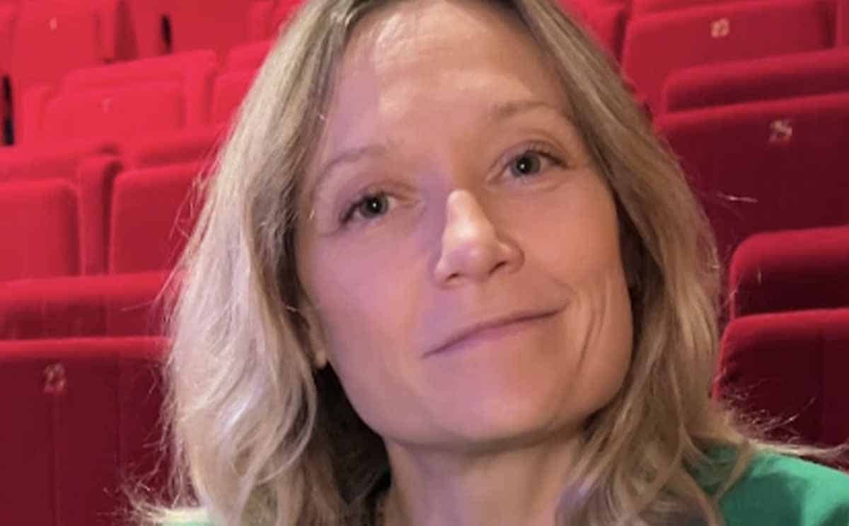 Molières 2025 entrée remarquée de Caroline Vigneaux, seins nus sur scène