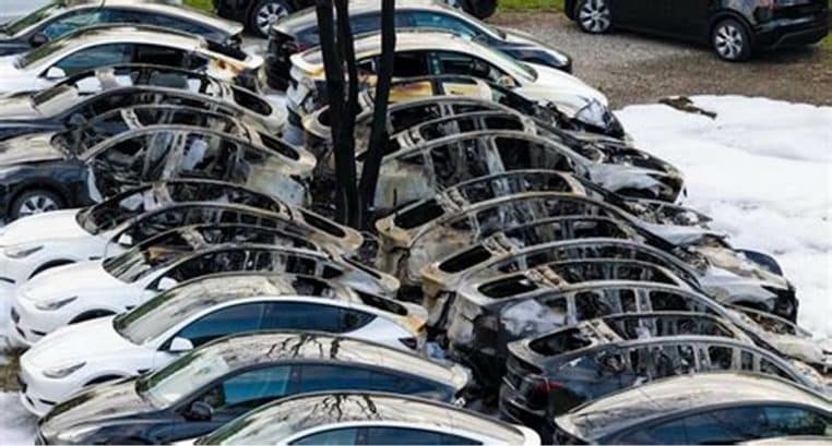 Elon Musk Attaques Tesla