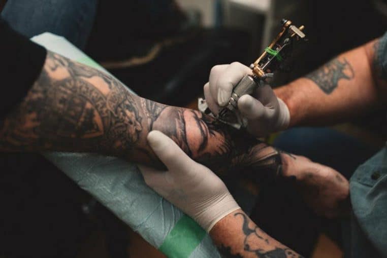 Homme tatouage