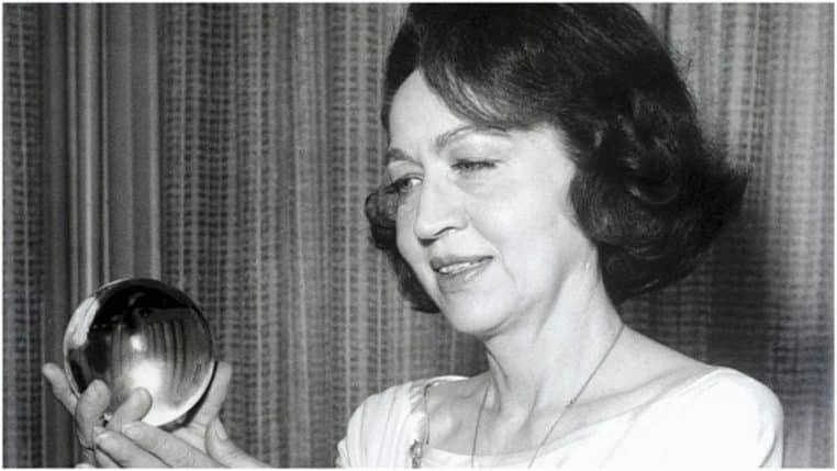 Medium Jeane Dixon