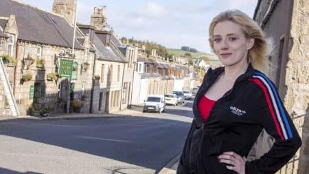 Une mère de famille qui a vécu dans un HLM devient super-riche en s