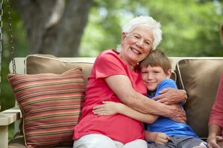 Mere enfant voisine