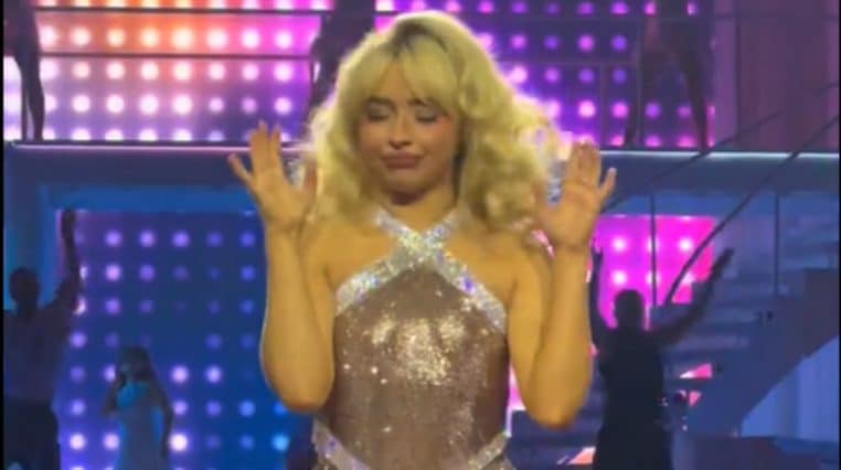 Sabrina Carpenter et sa Juno pose à Stockholm