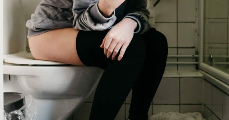 Uriner femme toilettes