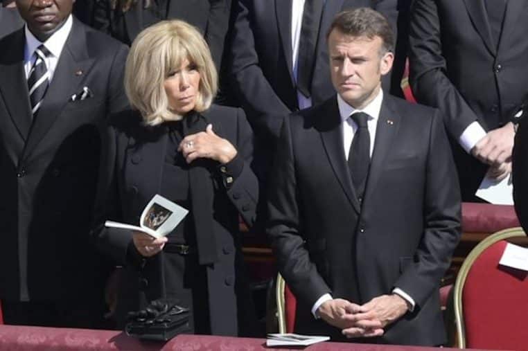 brigitte macron tenue obseques pape polemique