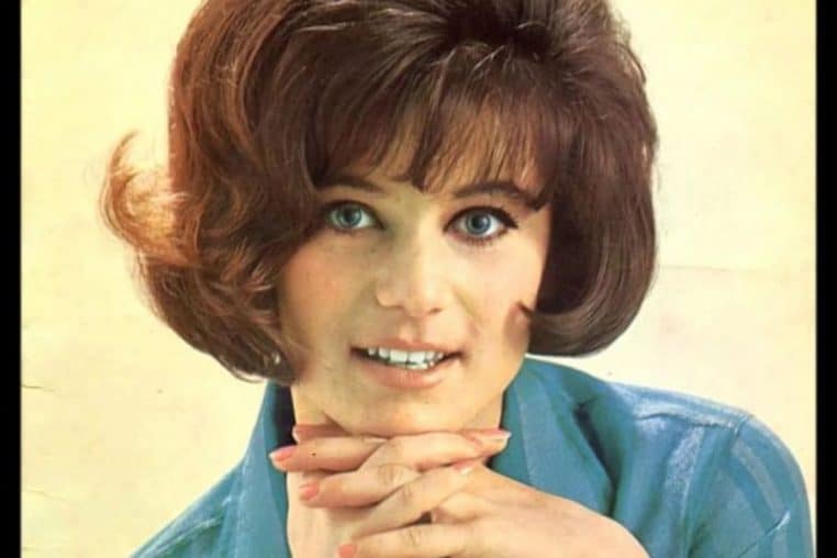 chanteuse sheila jeune