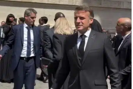 macron obseques pape video