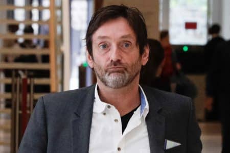 pierre palmade seul ami tourne dos