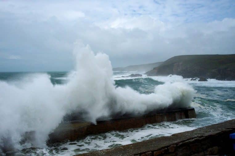tempete et vague @creative commons