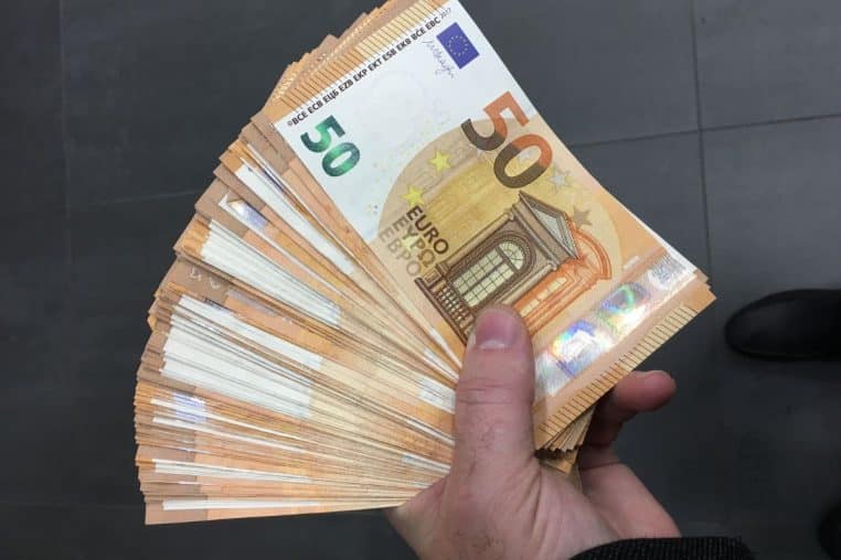 50 euros @canva