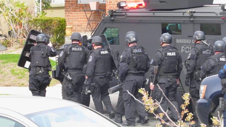 Adolescente intervention police