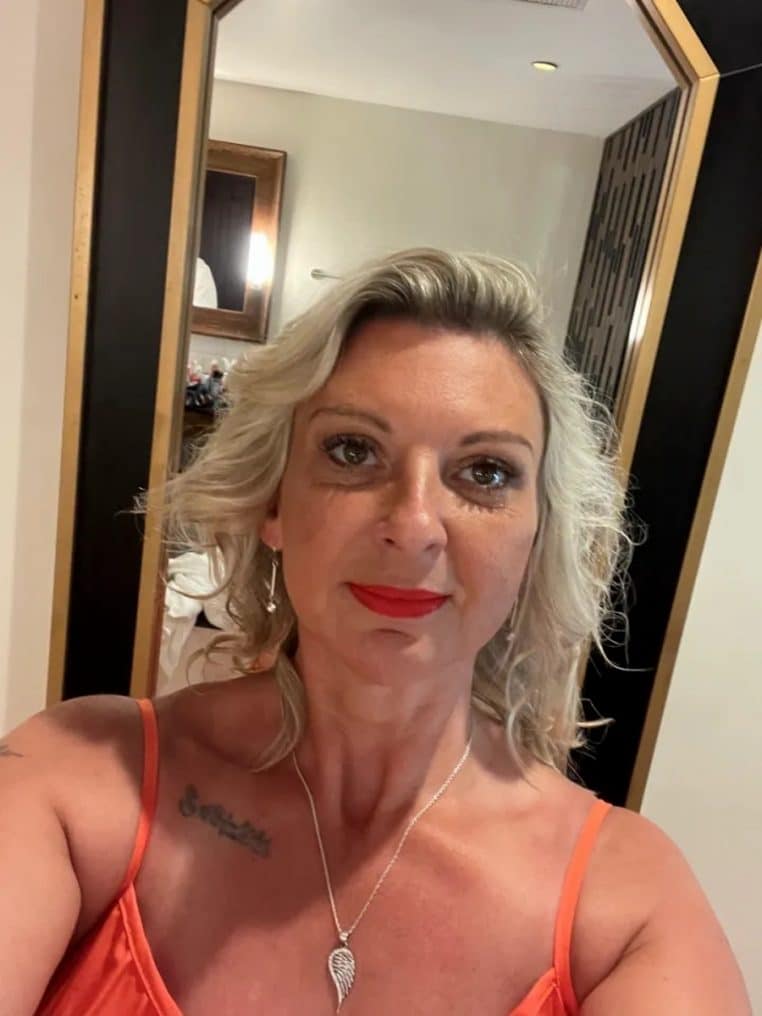 Femme Chantelle Woolston Avertie