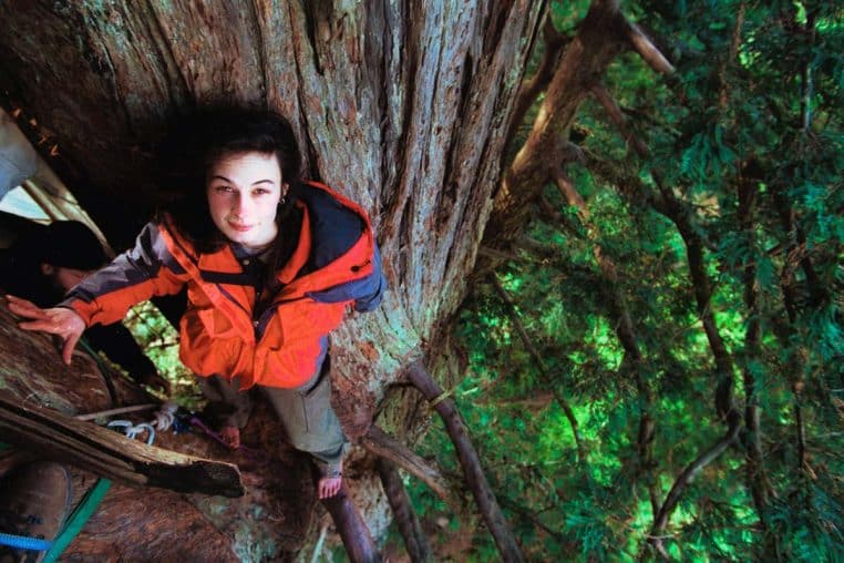 Femme arbre millenaire