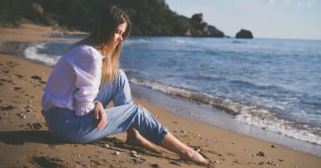 Femme aveugle plage