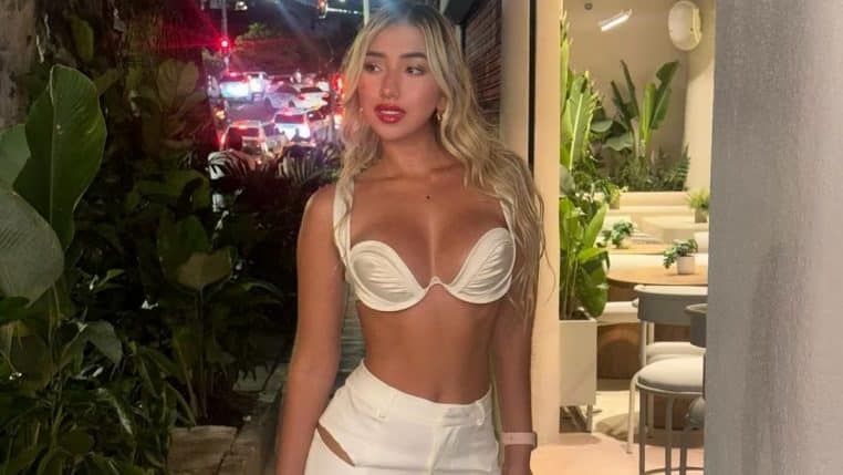 Influenceuse-La-Mona