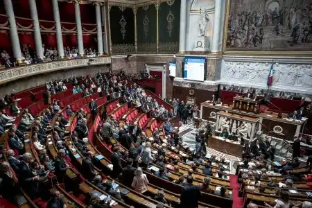 assemble nationale deputes pointe du doigt droguee