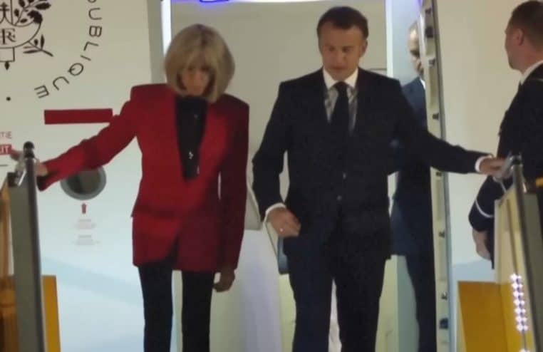 Affaire de la gifle : Emmanuel et Brigitte Macron en crise ? Une experte en langage corporel balance