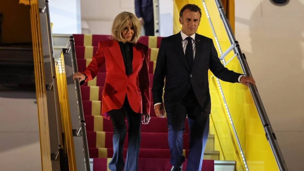 emmanuel macron gifle brigitte macron avionn