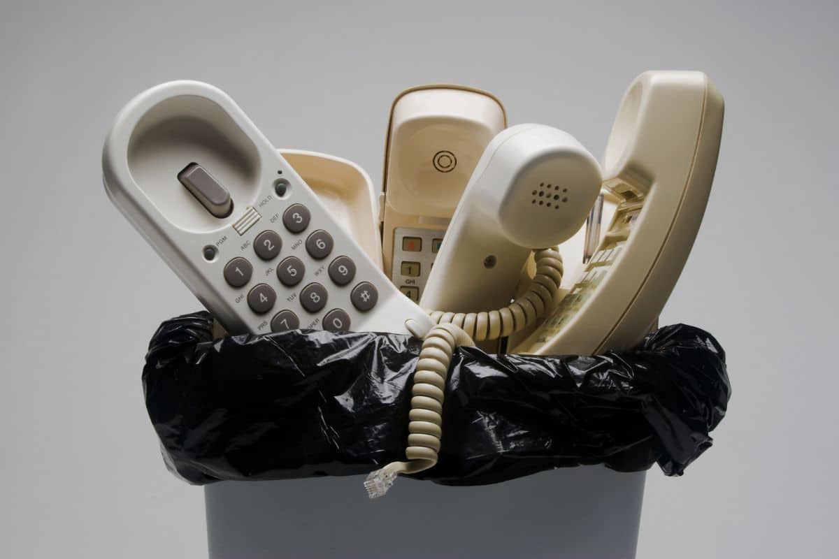 fini telephone fixe @canva