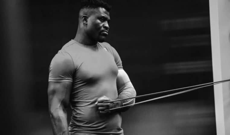Francis Ngannou sort du silence après son accident de moto ayant entraîné la mort d'une adolescente de 17 ans