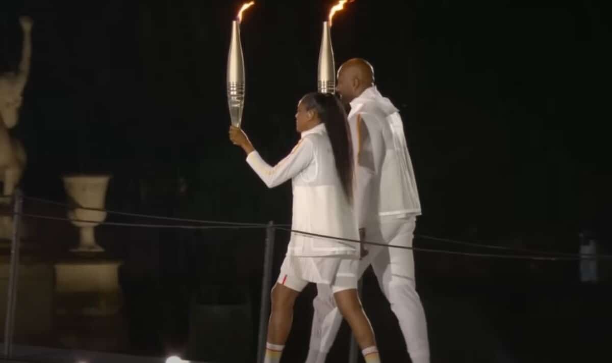 Tony Estanguet et la surprise Teddy Riner - Marie-José Pérec pour allumer la flamme olympique lors des JO de Paris