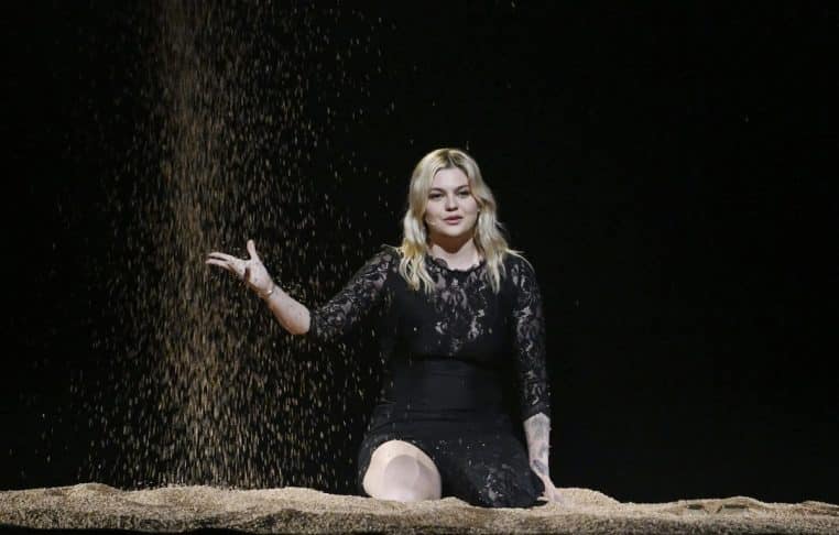 louane en galere a leurovision prestation