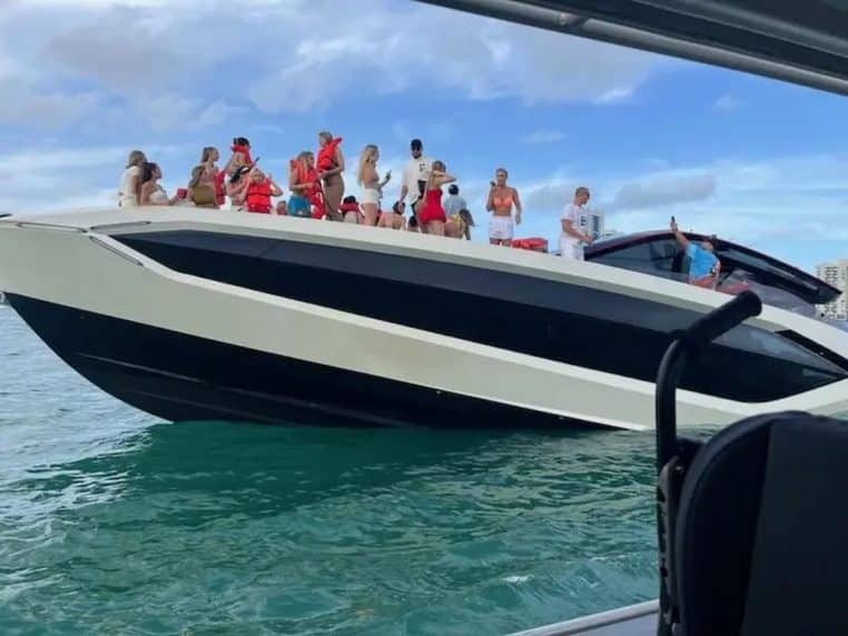 Naufrage d'un yacht d'influenceurs
