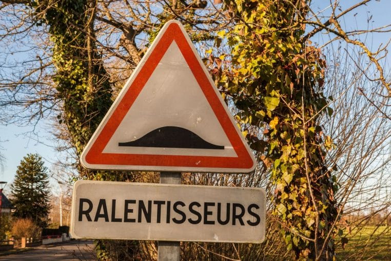 ralentisseurs panneau @canva