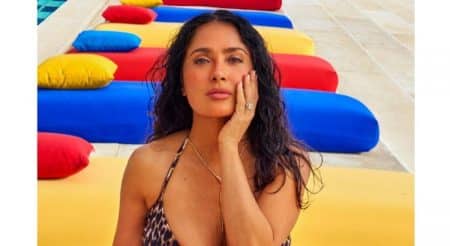 Selma Hayek pose en maillot de bain pour un magazine