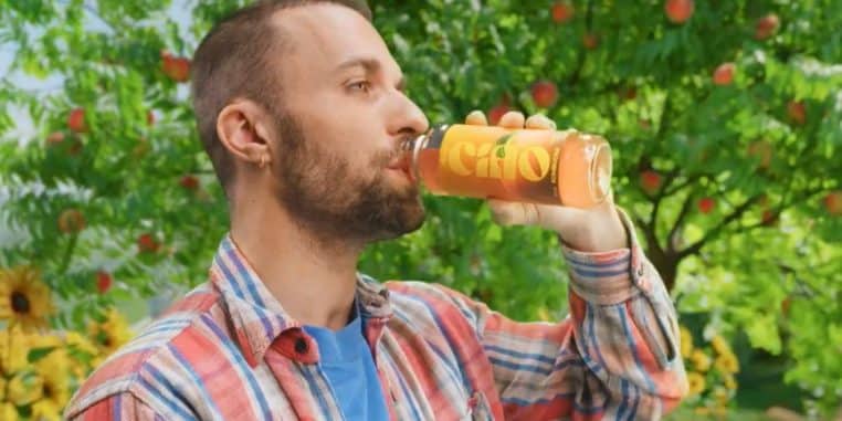"Ciao Kombucha" : pourquoi la nouvelle boisson de Squeezie fait déjà polémique